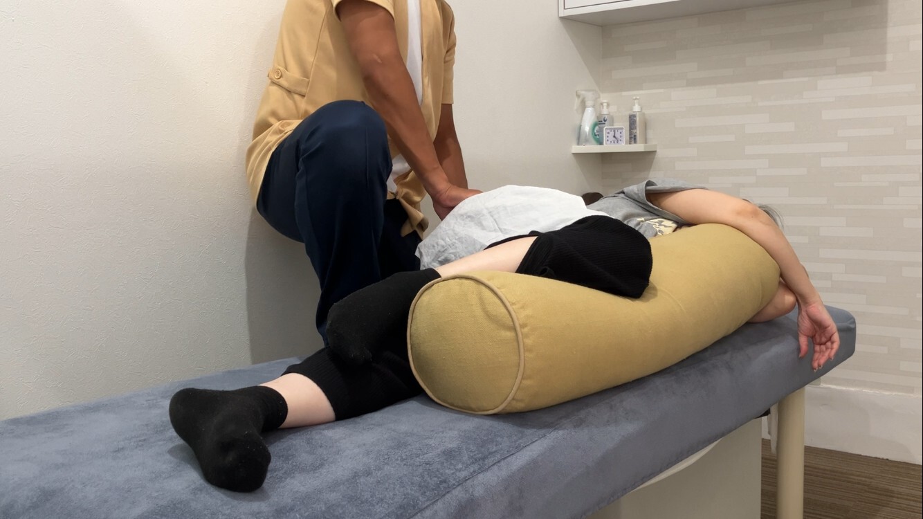 アクル整骨院 | 腰痛 アクル整骨院 | 腰痛 - シムス位施術①