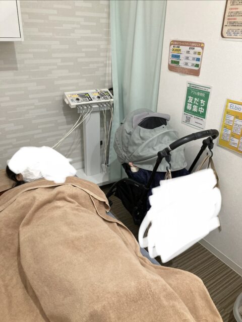 アクル整骨院 | 妊婦さんの冷え・むくみ改善に特化したマタニティ整体 - 産後ベビーカー施術室①